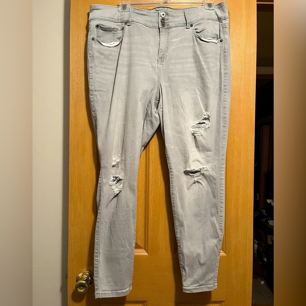 Torrid Distressed Super Soft Jegging